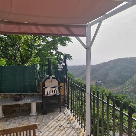 Hotel Loft da Maria, scavata nella pietra, stanza con bagno interno e box doccia esterna Cannicchio Esterno foto