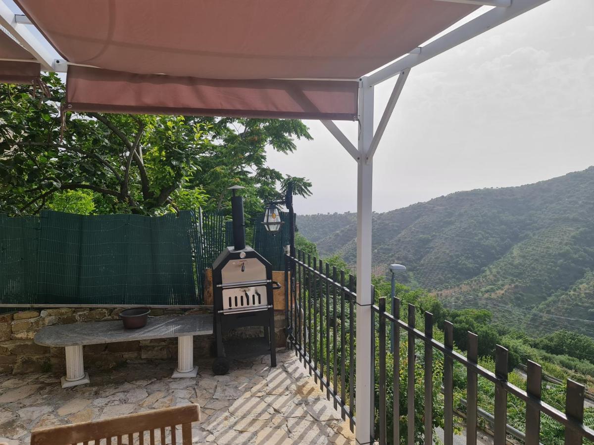 Hotel Loft da Maria, scavata nella pietra, stanza con bagno interno e box doccia esterna Cannicchio Esterno foto