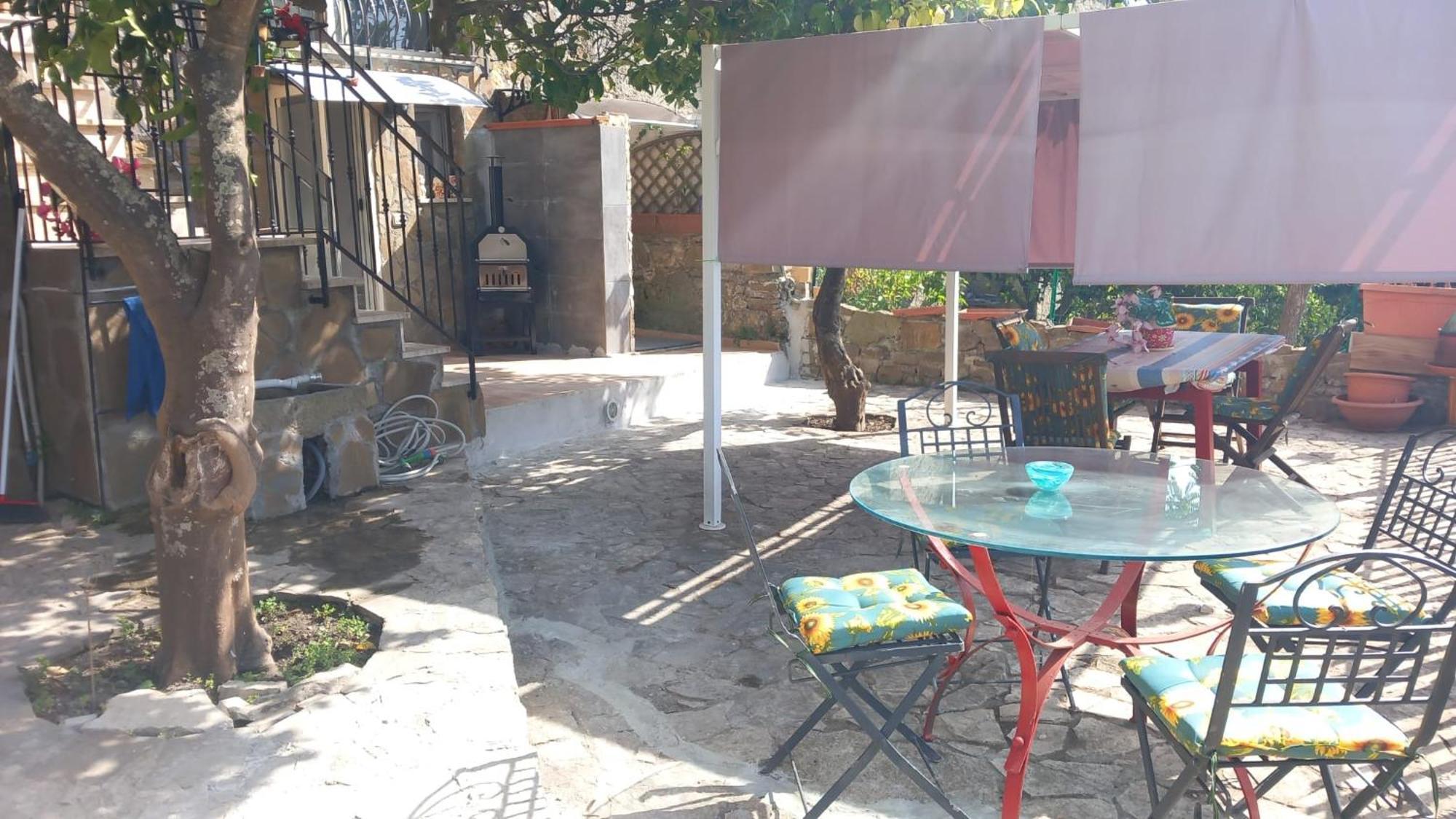 Hotel Loft da Maria, scavata nella pietra, stanza con bagno interno e box doccia esterna Cannicchio Esterno foto