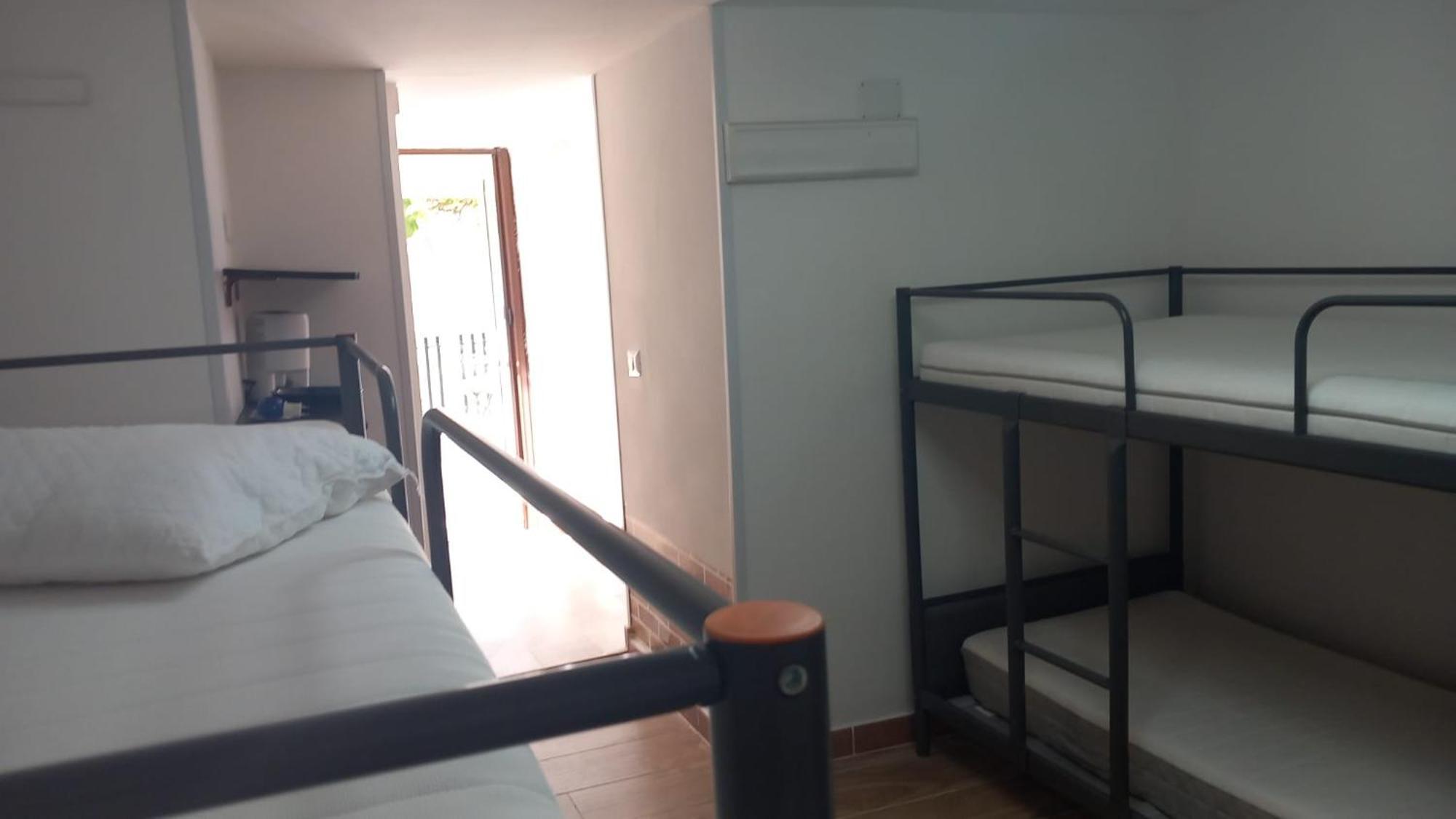 Hotel Loft da Maria, scavata nella pietra, stanza con bagno interno e box doccia esterna Cannicchio Esterno foto
