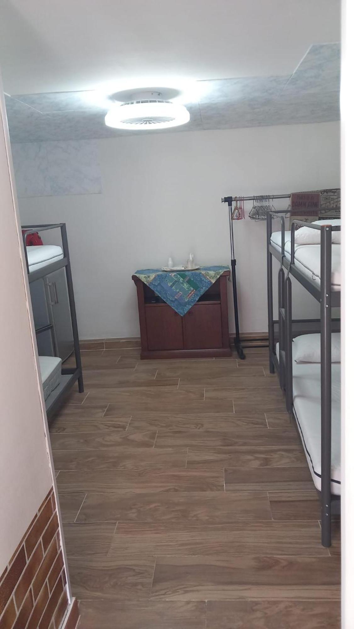 Hotel Loft da Maria, scavata nella pietra, stanza con bagno interno e box doccia esterna Cannicchio Esterno foto