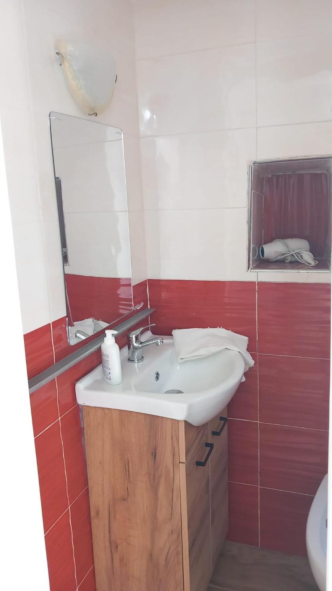 Hotel Loft da Maria, scavata nella pietra, stanza con bagno interno e box doccia esterna Cannicchio Esterno foto