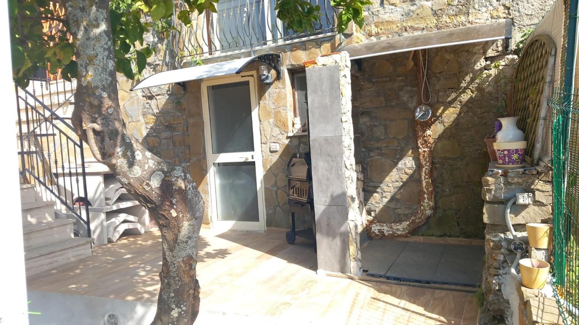 Hotel Loft da Maria, scavata nella pietra, stanza con bagno interno e box doccia esterna Cannicchio Esterno foto